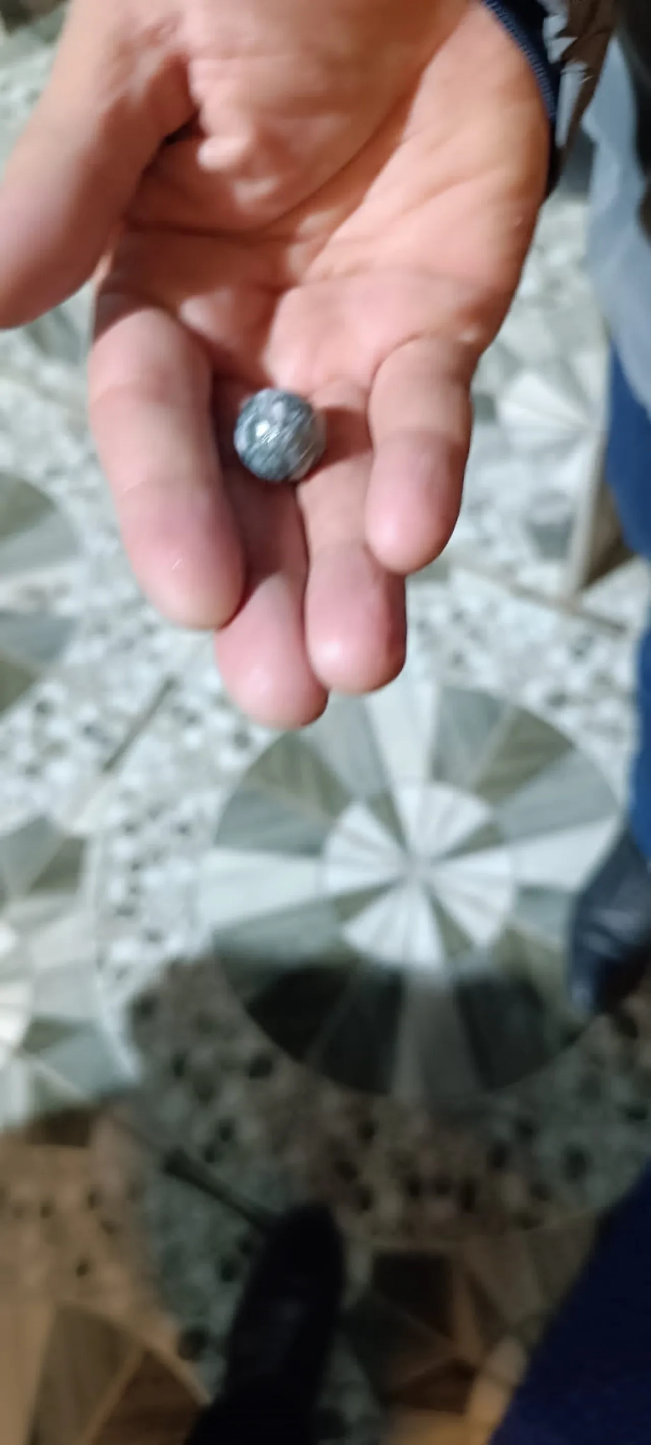 Heimlich manevrası ile boğulmaktan kurtuldu! Küçük çocuğun kurtarıldığı anlar kamerada