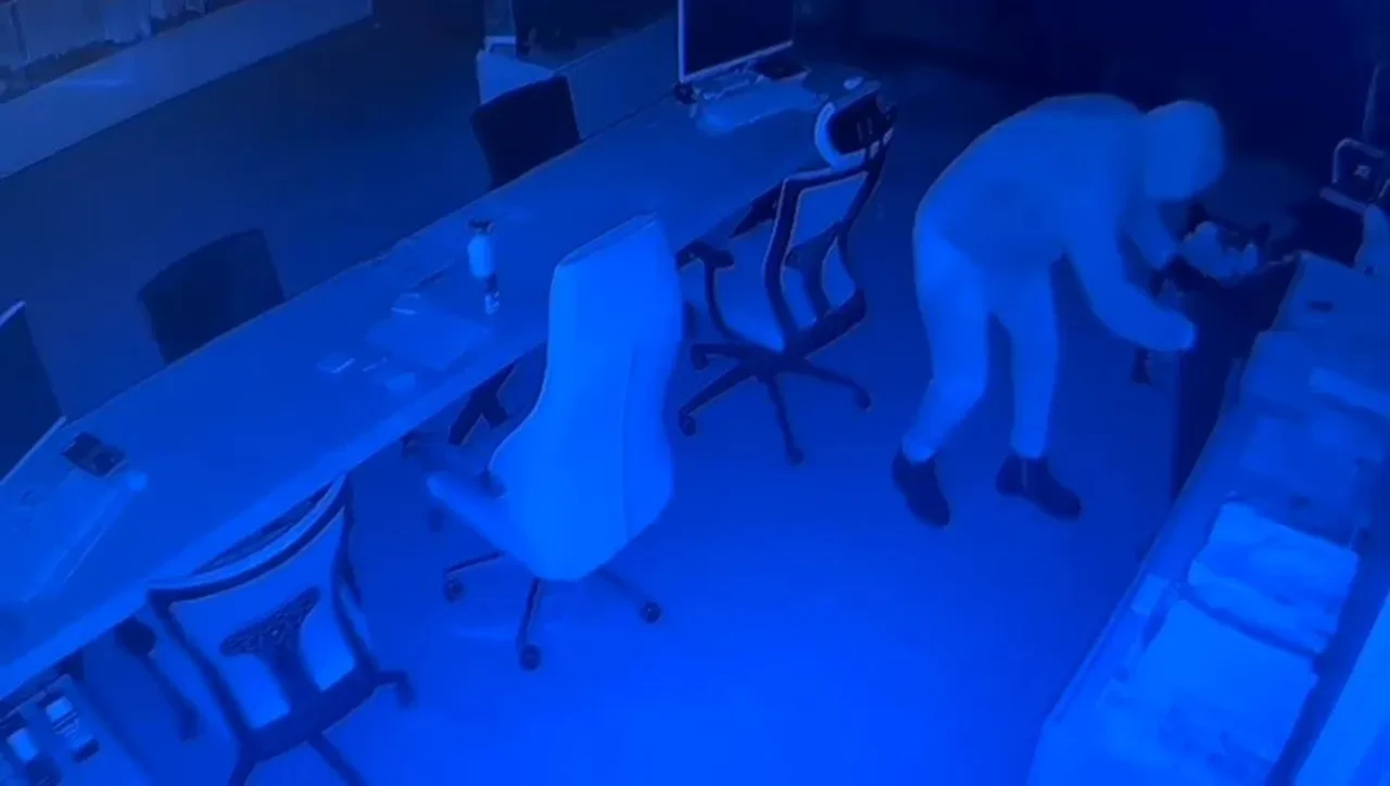 Kasadan 1 milyon TL'lik döviz çaldı: Hırsızın kimliği şoke etti