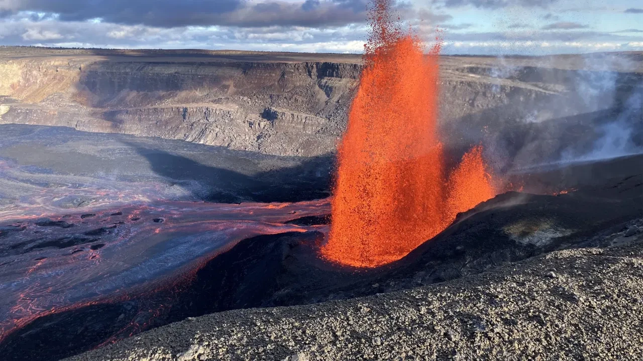 Kilauea Yanardağı’nda patlama! O anlar saniye saniye kaydedildi