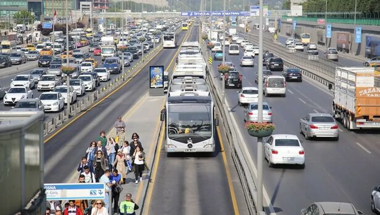 Metrobüs güzergahı değişiyor! UKOME'den Fatih Sultan Mehmet Köprüsü kararı