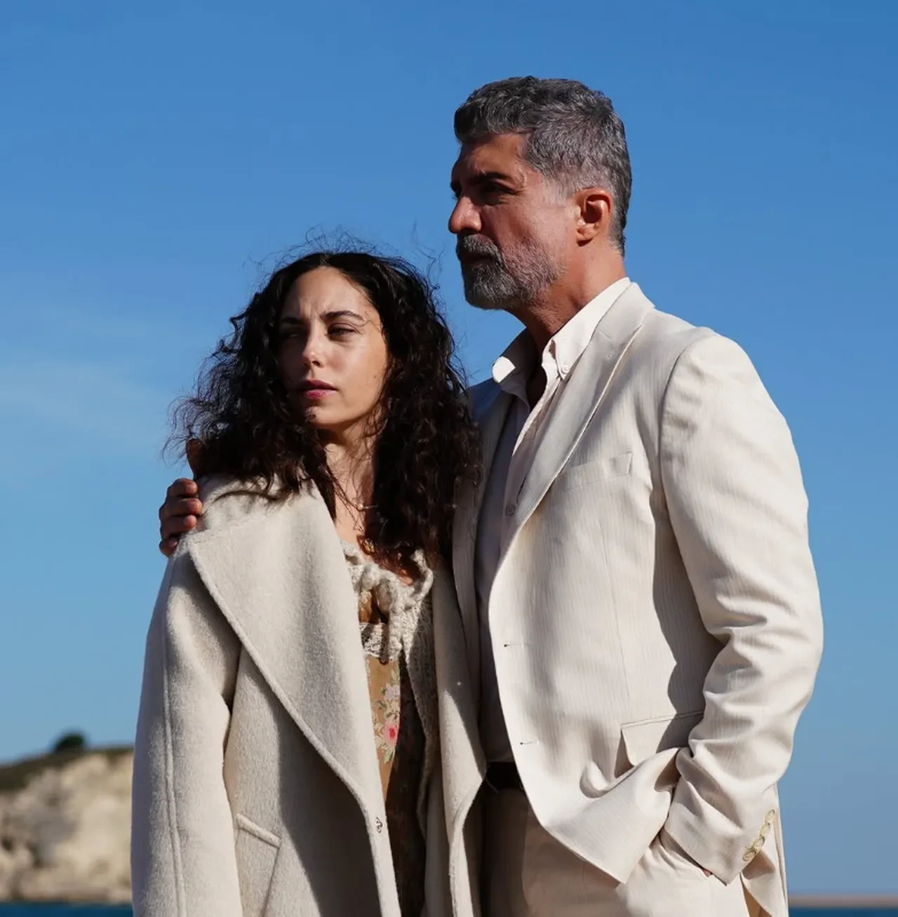 Özcan Deniz ile Öykü Karayel'den ilk poz geldi! Son Yemek filmi izleyicisini heyecanlandırdı