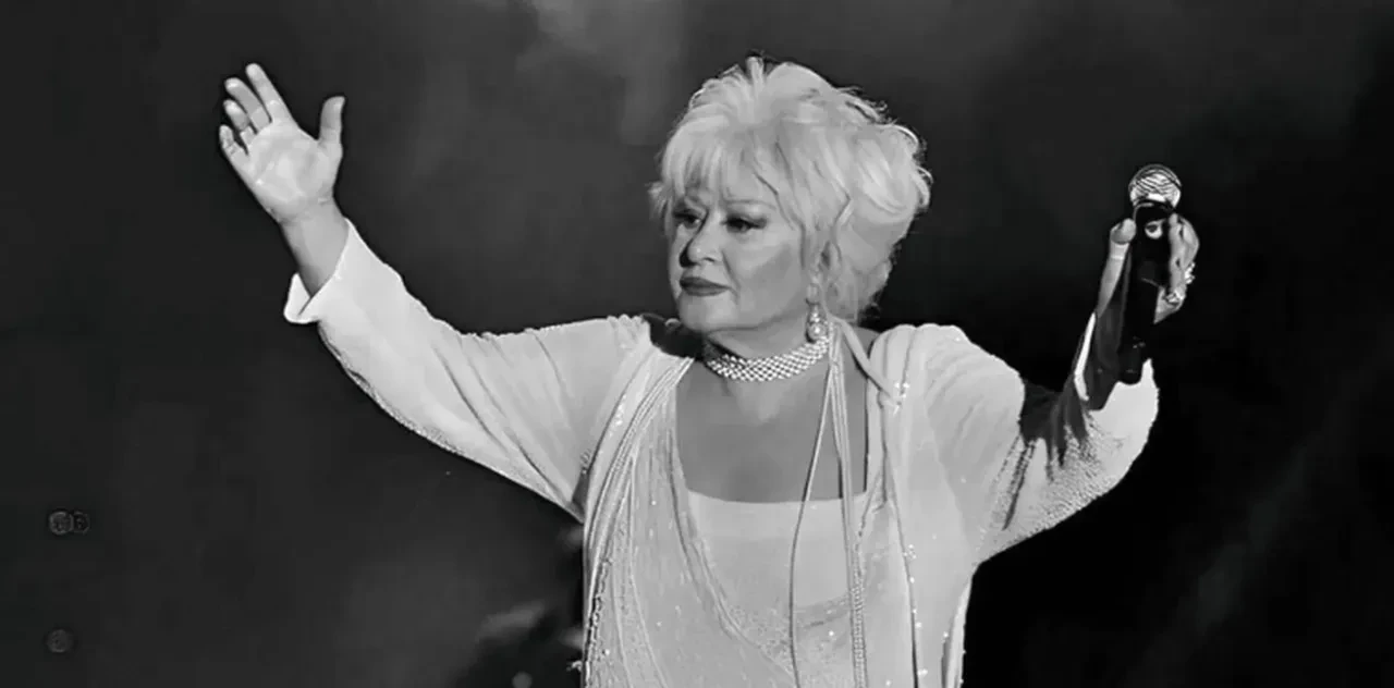 Pelin Akil ve Burcu Biricik, Muazzez Abacı'nın ölüm haberini galada aldı! Birkaç saniye donup kaldılar