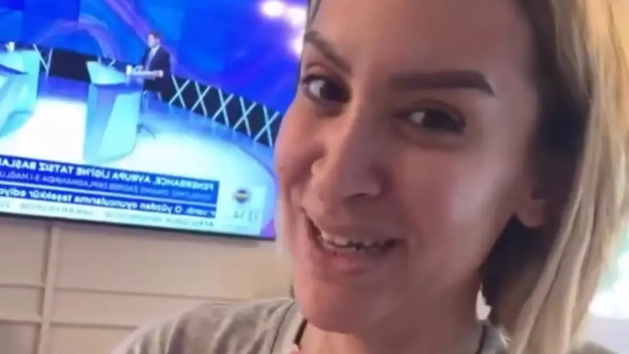 Spiker eşine canlı yayında baba olacağını söyledi! Eşinin aldığı kayıt sosyal medyada gündem oldu