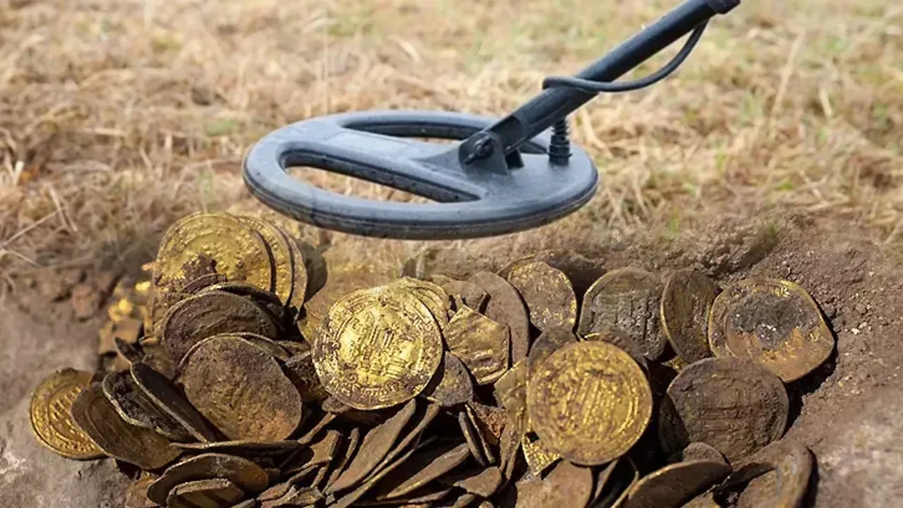 Toprak altında hazine bulanların sayısı artıyor: Metal dedektörü hobisi sayesinde altın paraları var!