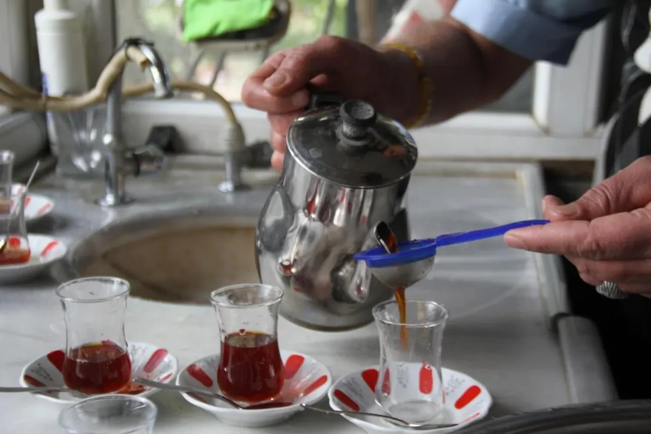 Türkiye'nin en ucuz çayının satıldığı il belli oldu! Pala dayının fiyatları şaşırttı