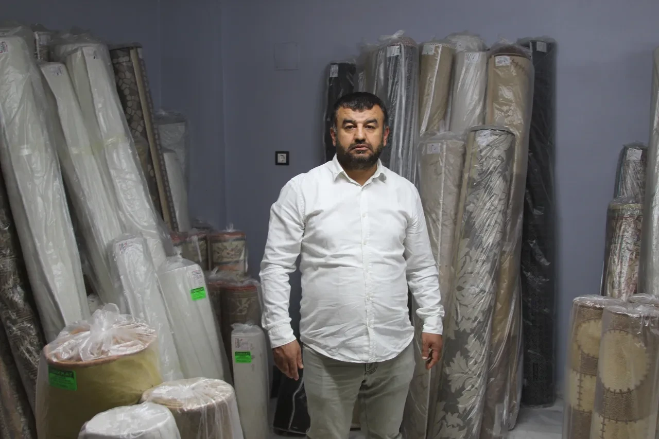 Yıkamacı, halının içinden çıkanı görünce hayatının şokunu yaşadı