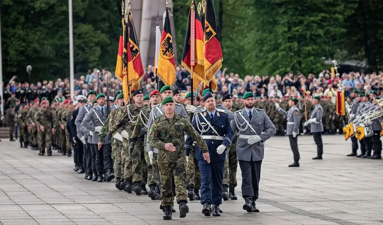 Almanya'da askerlik reformu! Önce gönüllü yetmezse zorunlu