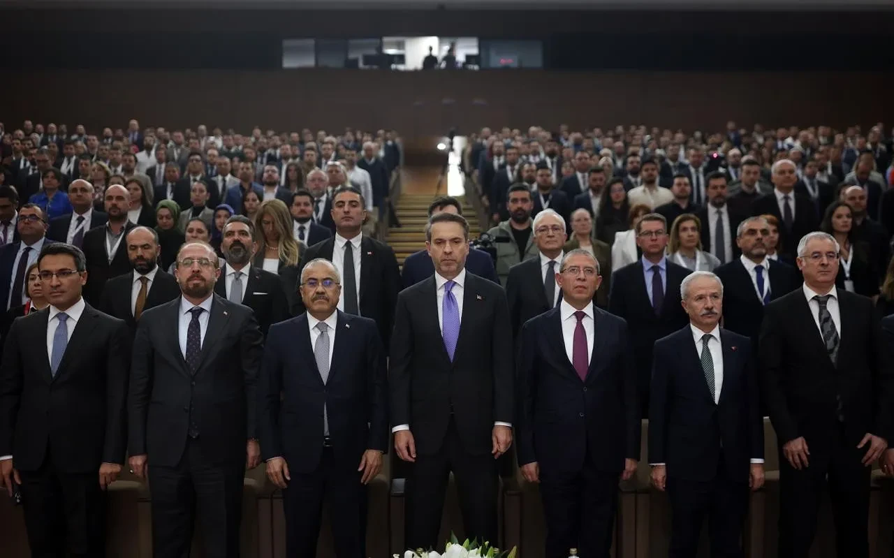 Bakan Bayraktar: Enerjide merkez ülke olmak artık mümkün