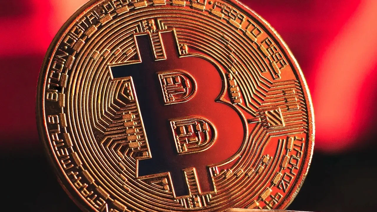 Bitcoin eriyor: Fiyat 6 ayın dibinde!