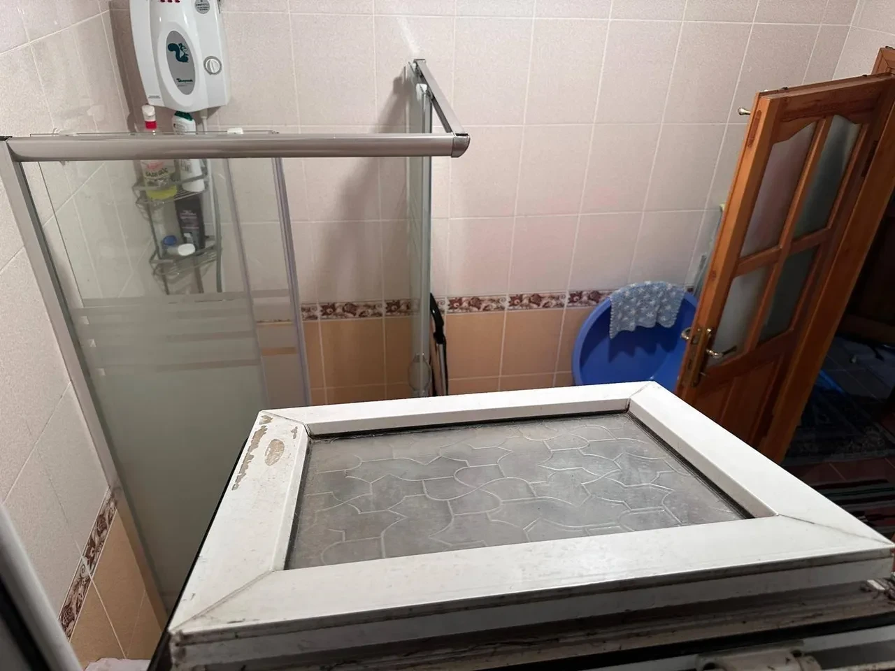 Camı kırıp eve girdi, yaşlı kadının ağzını bantlayıp dehşeti yaşattı! 