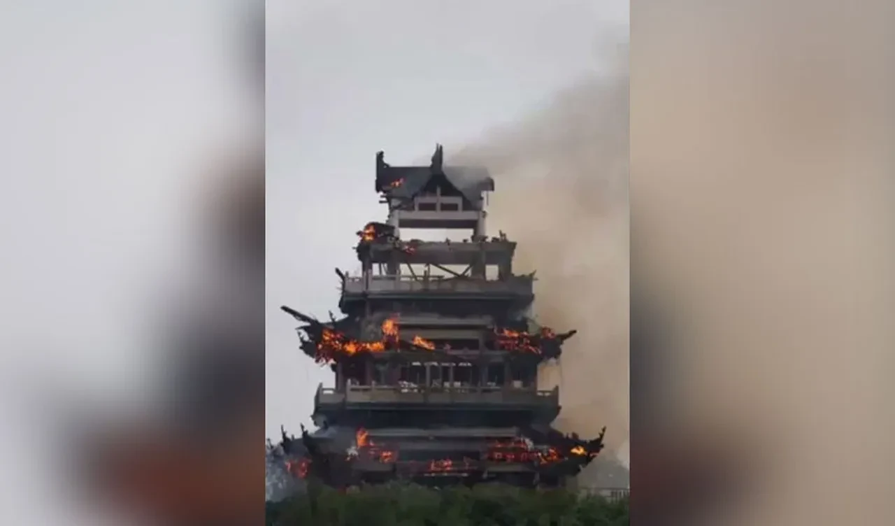Çin'de 1500 yıllık tapınakta tütsü faciası! Alevler her yeri sardı