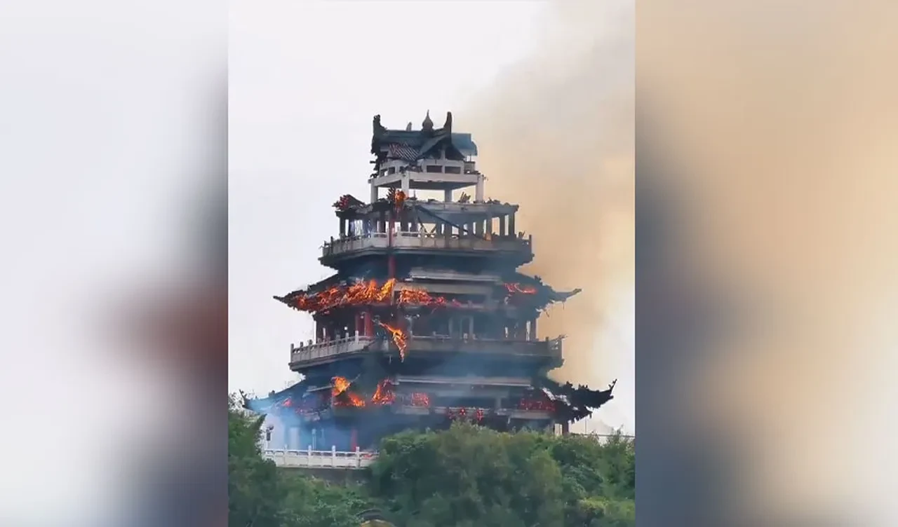 Çin'de 1500 yıllık tapınakta tütsü faciası! Alevler her yeri sardı