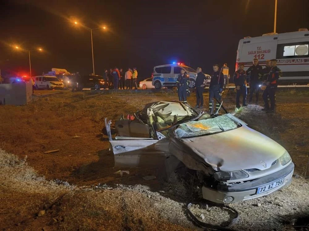 Batman'da feci kaza: Park halindeki tıra çarptılar iki küçük kardeş can verdi