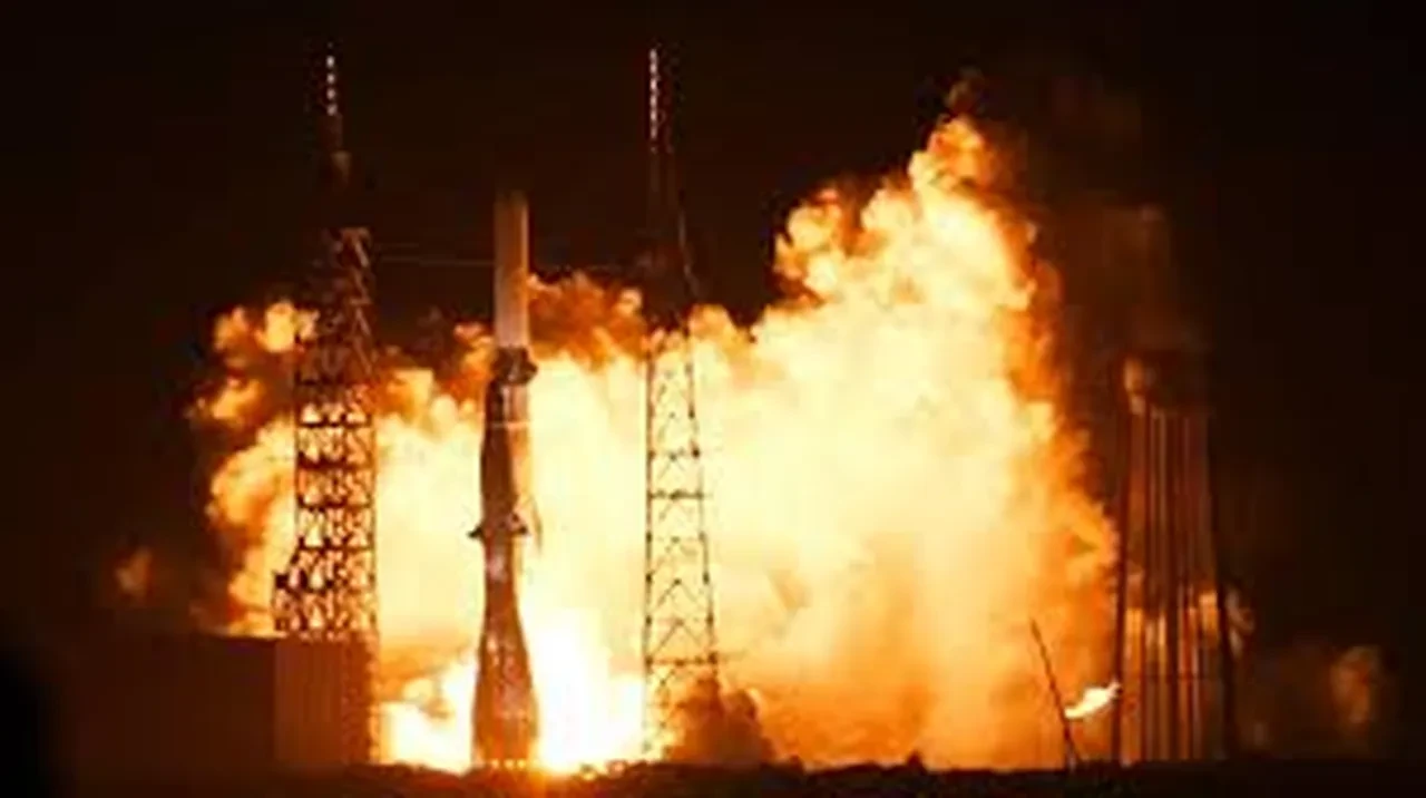 Jeff Bezos Mars yarışında Elon Musk'a rakip oldu: New Glenn uzaya fırlatıldı