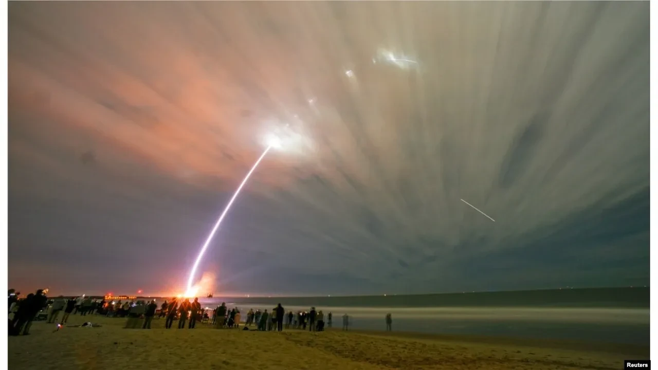 Jeff Bezos Mars yarışında Elon Musk'a rakip oldu: New Glenn uzaya fırlatıldı