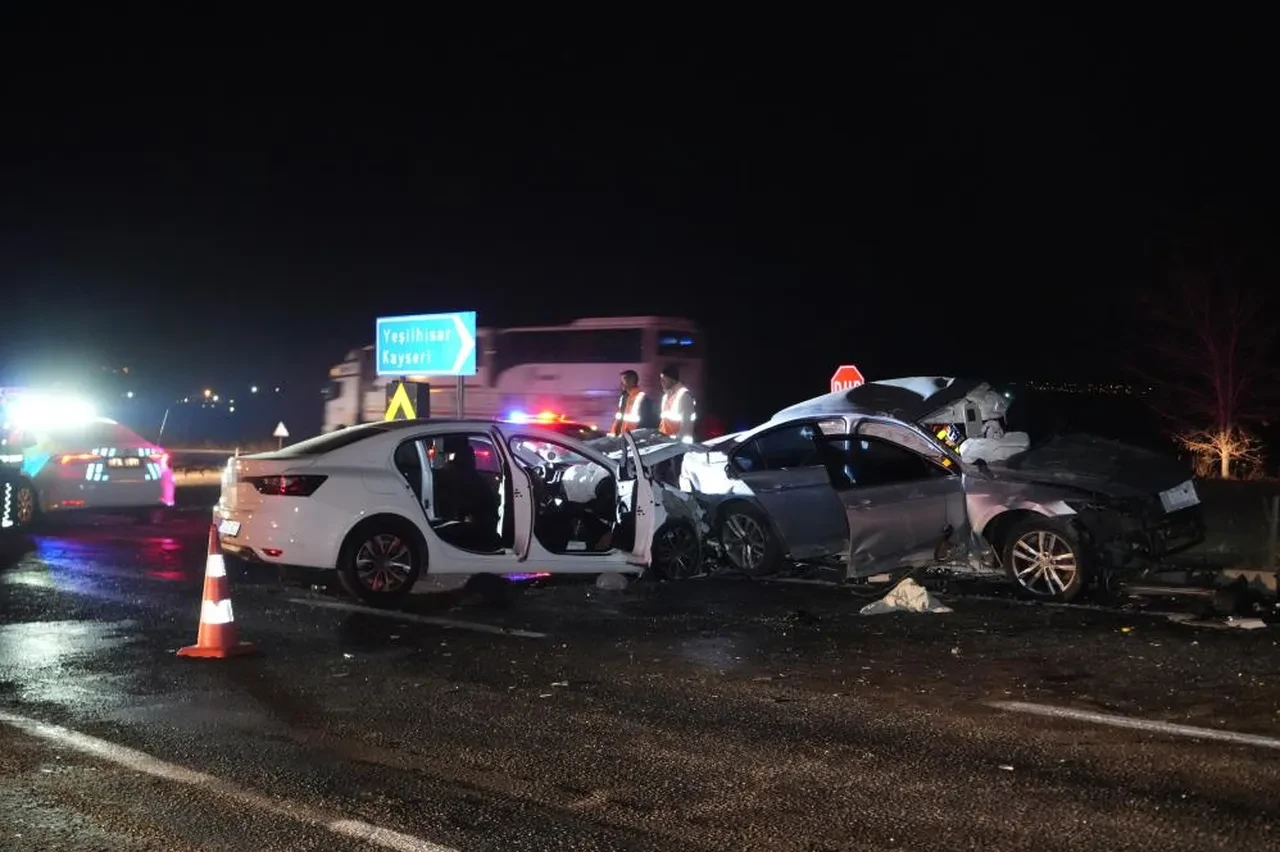 Niğde'de korkunç kaza: 3 ölü, 6 yaralı