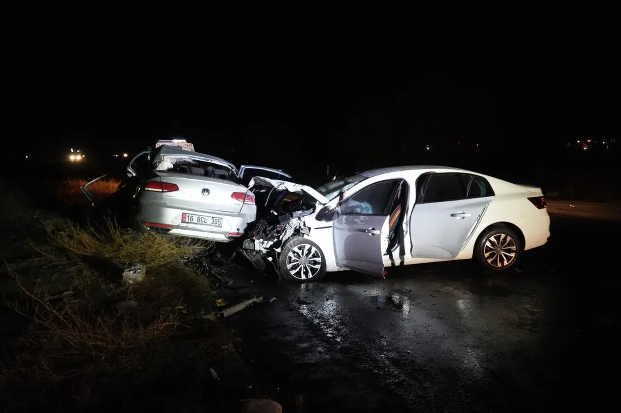 Niğde'de korkunç kaza: 3 ölü, 6 yaralı