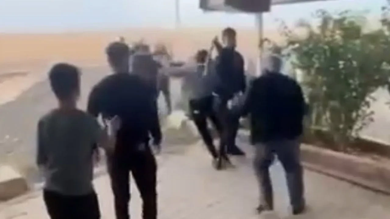 Otoparkta yüksek ücret kavgası! Tekme tokat birbirlerine girdiler