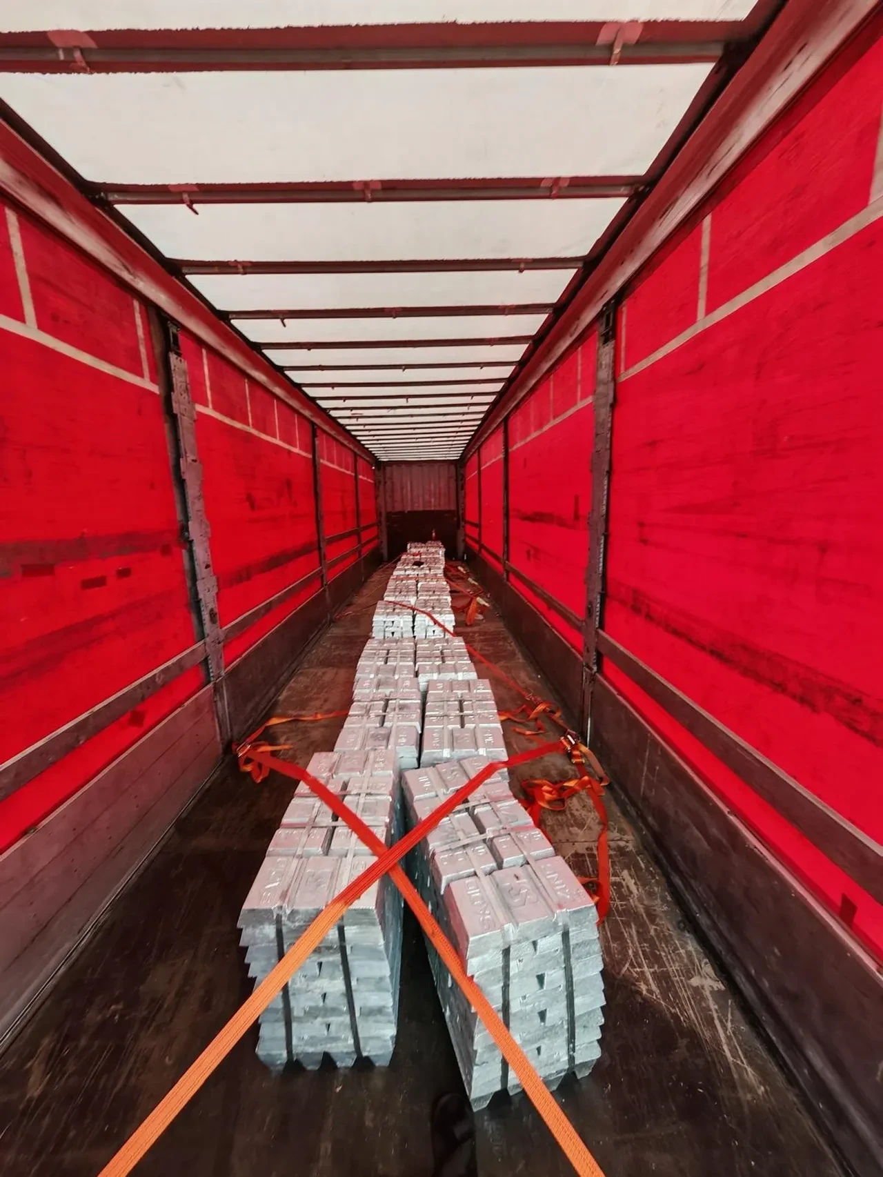 Polislerin şüphesi yanıltmadı! Durdurulan tırdan çok sayıda kaçak göçmen çıktı