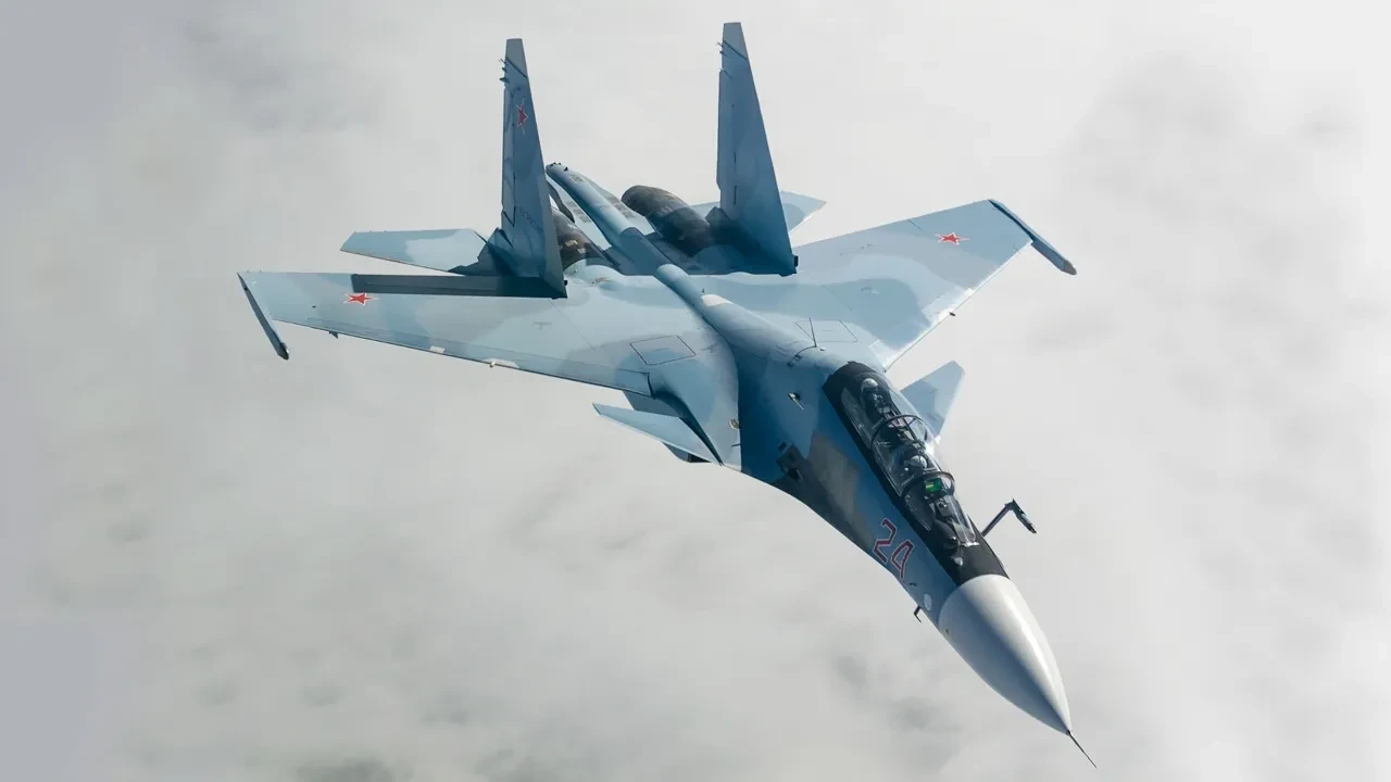 Rusya Savunma Bakanlığı: SU-30 tipi savaş uçağı ıssız bir yere düştü