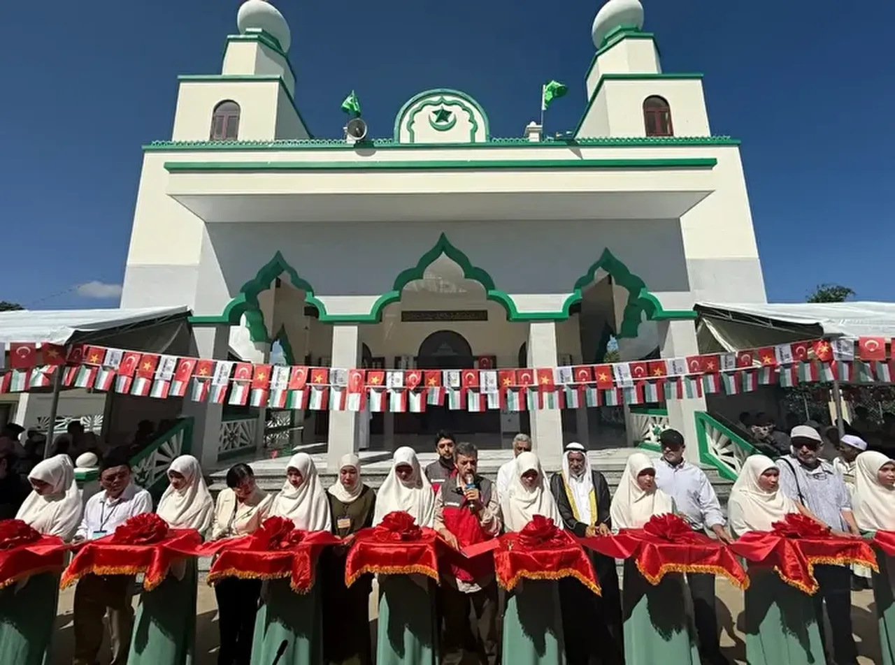 Sadakataşı Vietnam’da cami ve okul açılışı gerçekleştirdi