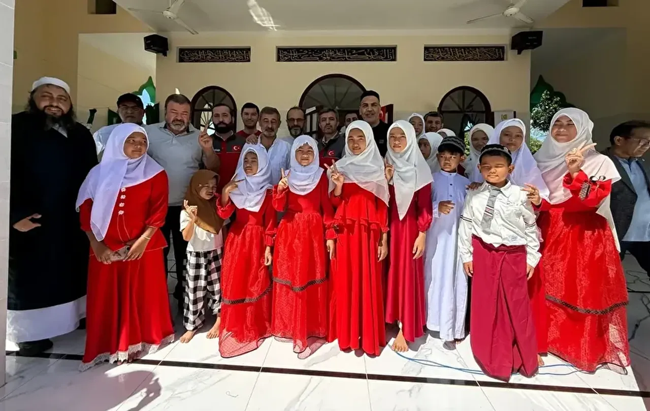 Sadakataşı Vietnam’da cami ve okul açılışı gerçekleştirdi