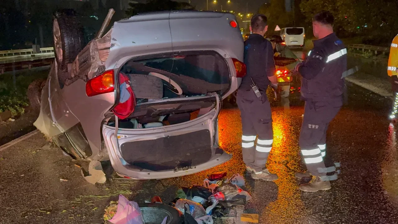 Samsun'da takla atan otomobil hurdaya döndü: Yara almadan kurtuldular