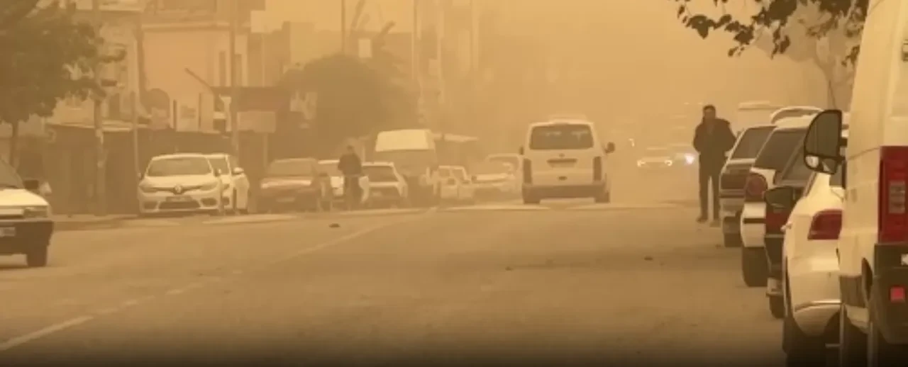 Şanlıurfa'da gök kızıla boyandı! Vatandaşlar maskeyle dışarı çıkabildi