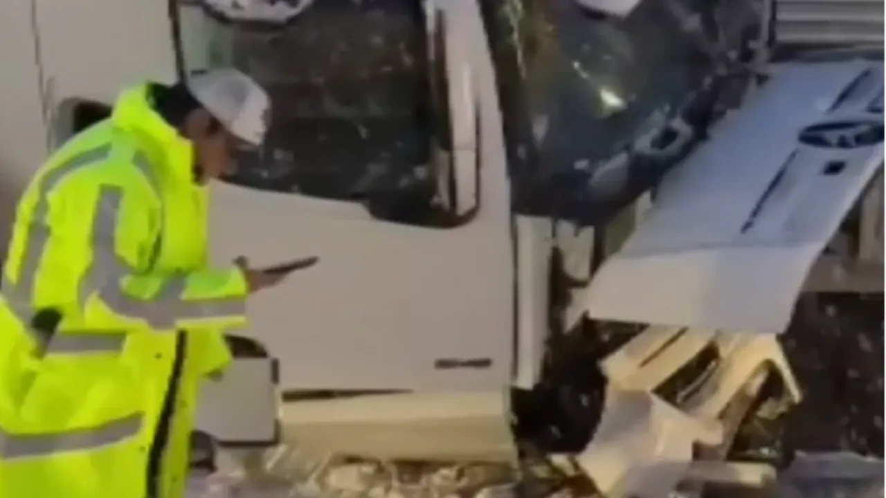 Sivas'ta yoğun kar yağışı kazaları beraberinde getirdi: Ölü ve yaralı var!