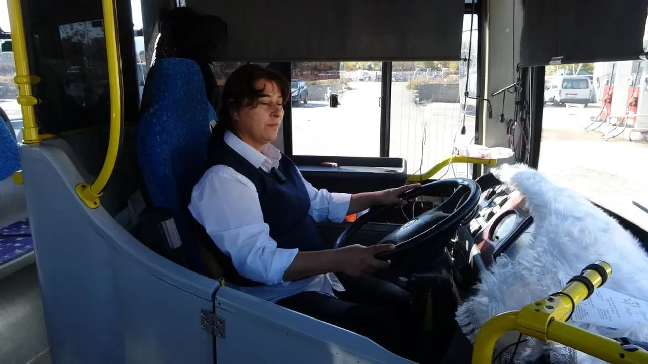 Trafik magandası, otobüs şoförü kadına dehşeti yaşattı! O anlar saniye saniye kameralara yansıdı