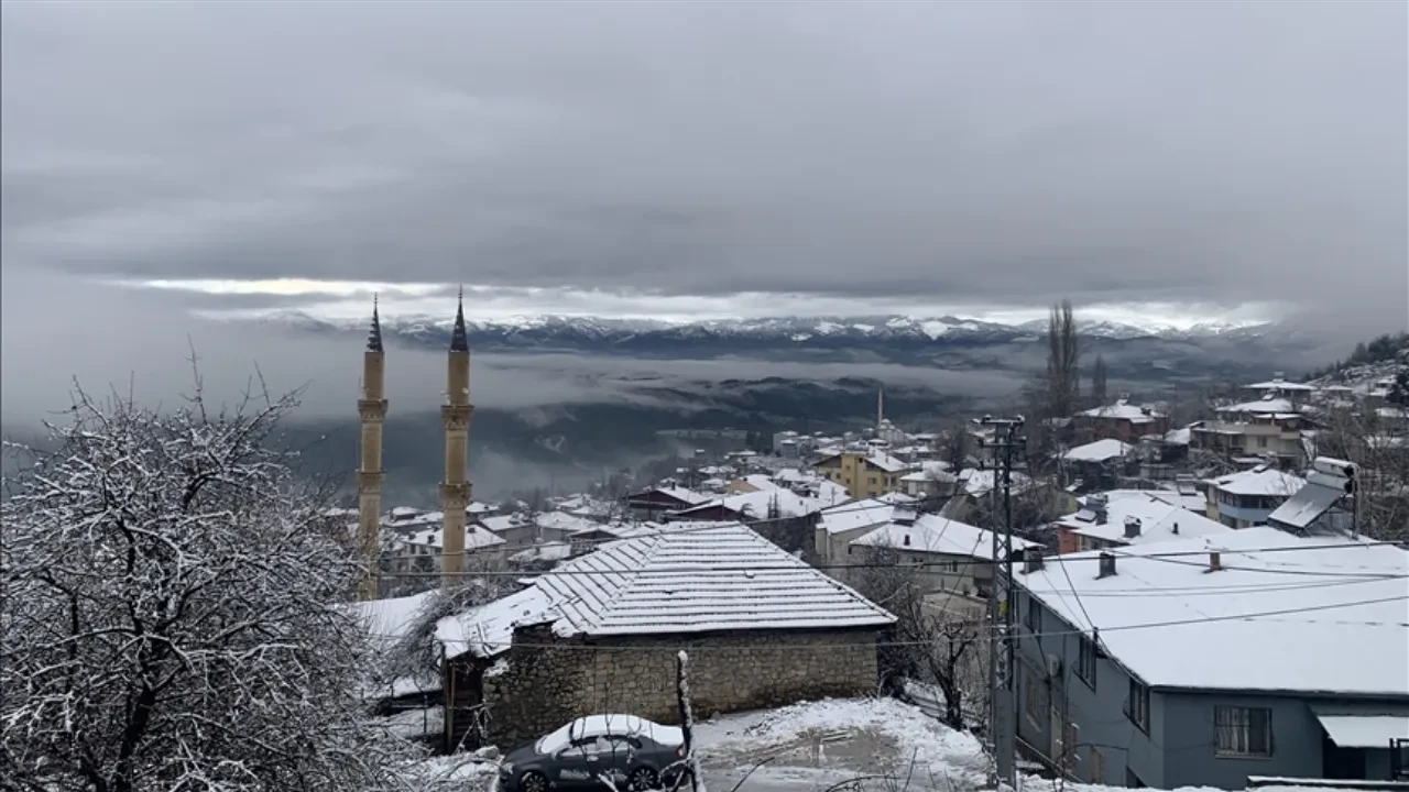 Adana kar yağışının etkisi altına girdi!