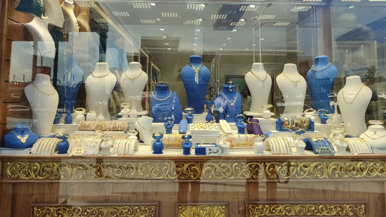 Başakşehir'de kuyumcu soygunu kötü bitti! Hırsızlık girişimi kamerada