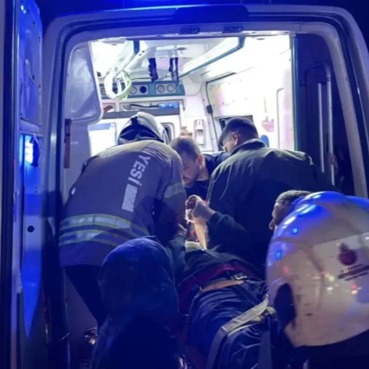 Beyoğlu'nda metro inşaatında çökme: Yaralılar var!