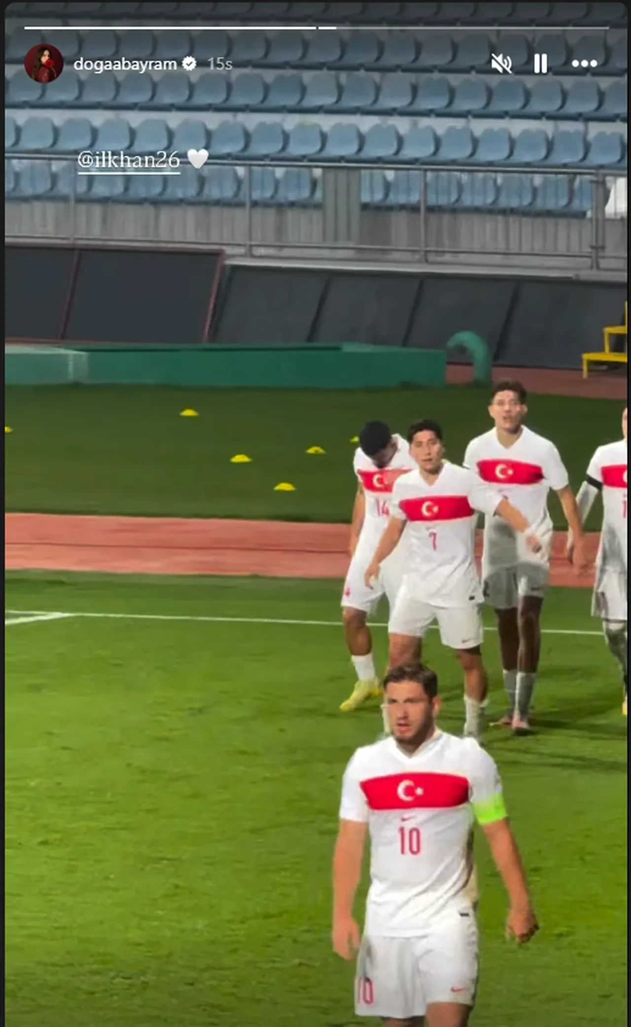 Bir oyuncu ile futbolcu aşkı daha! Emirhan İlkhan ve Doğa Bayram'dan ilk paylaşım geldi