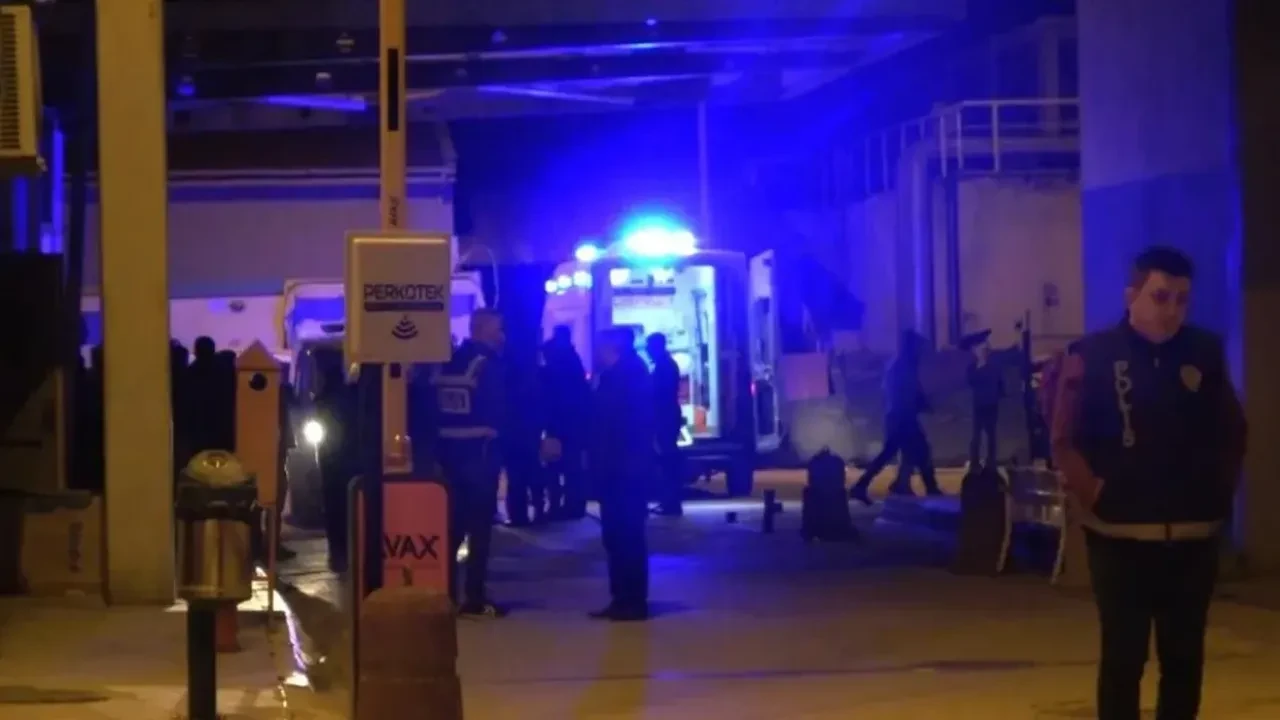 Çankırı’da feci kaza: Otomobil kamyona çarptı biri bebek 3 kişi yaralandı