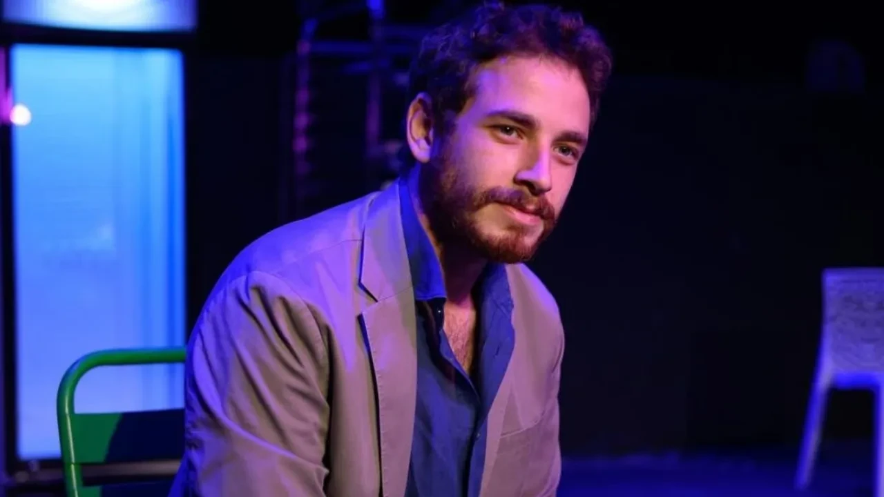 Cem Yiğit Üzümoğlu, Şakir Paşa Ailesi setinin finalden sonra da yandığını açıkladı 