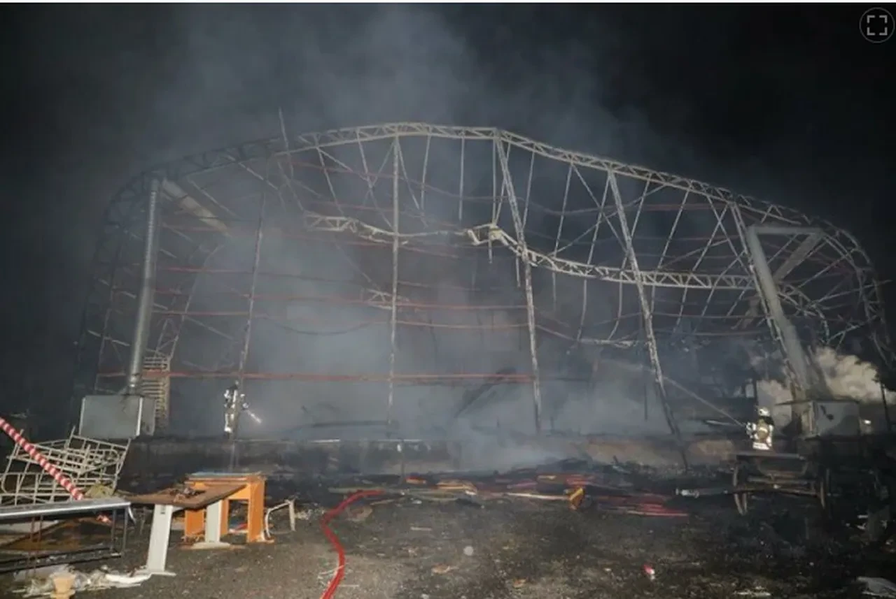 Cem Yiğit Üzümoğlu, Şakir Paşa Ailesi setinin finalden sonra da yandığını açıkladı