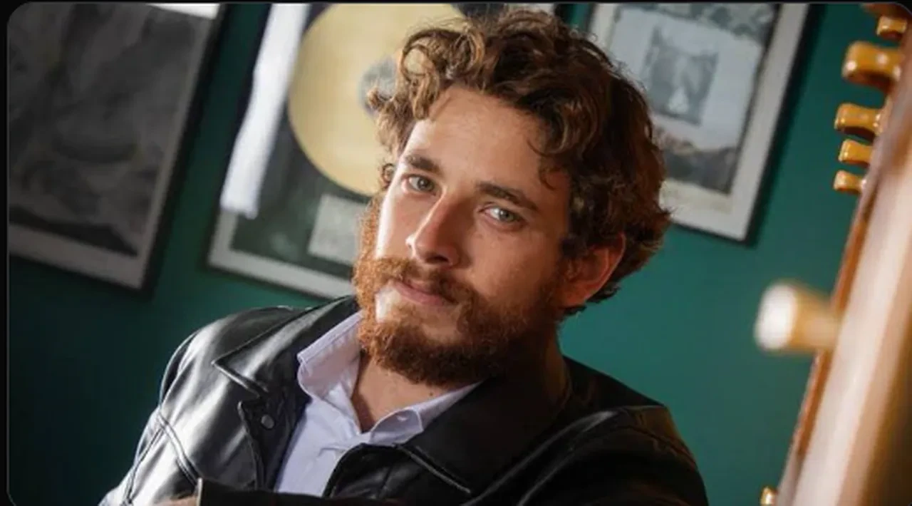 Cem Yiğit Üzümoğlu, Şakir Paşa Ailesi setinin finalden sonra da yandığını açıkladı