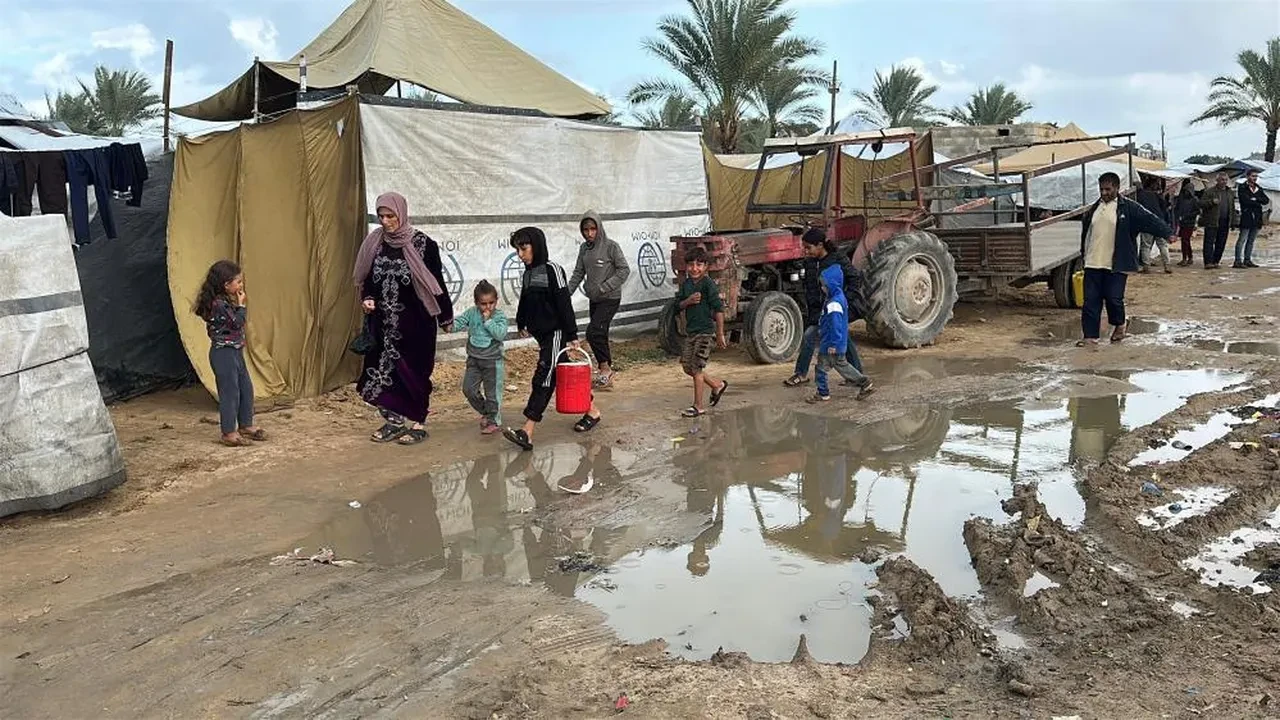 Gazze'de etkili olan şiddetli yağış, mevcut insani krizi daha da derinleştiriyor