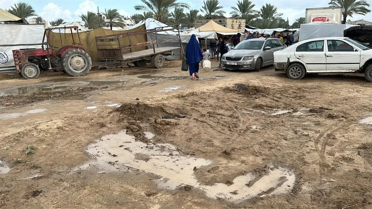 Gazze'de etkili olan şiddetli yağış, mevcut insani krizi daha da derinleştiriyor