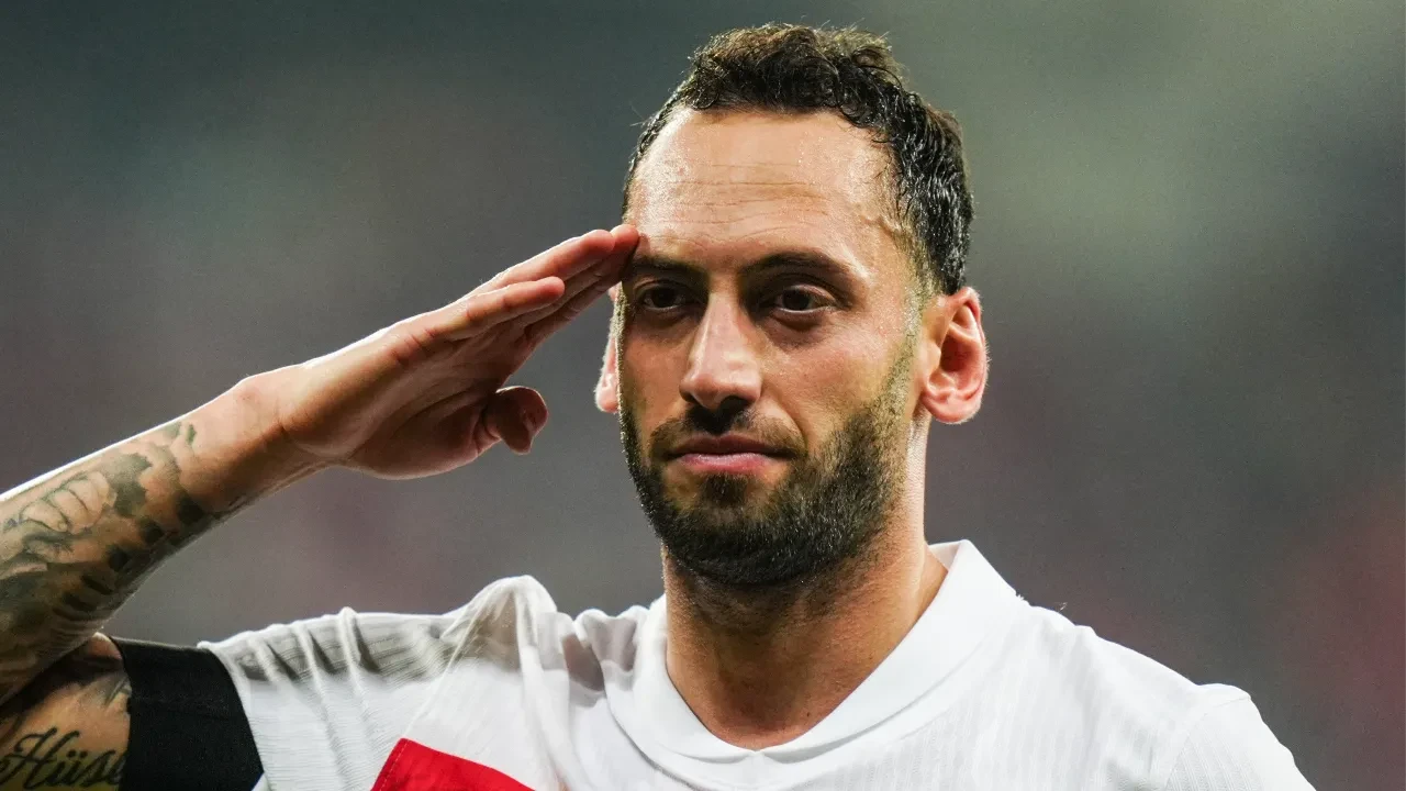 Hakan Çalhanoğlu golünü attı: Milli takımda efsaneleri yakaladı!