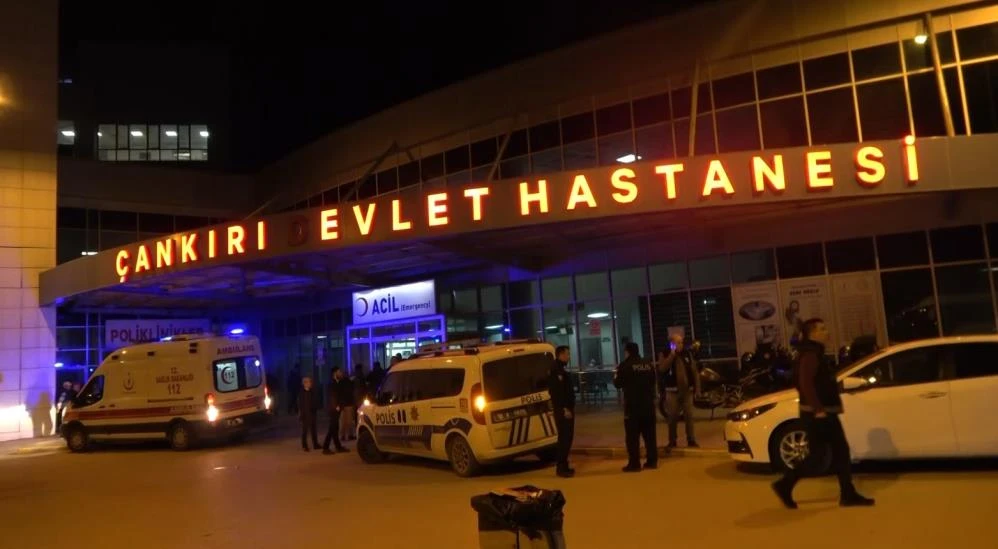 Çankırı’da feci kaza: Otomobil kamyona çarptı biri bebek 3 kişi yaralandı