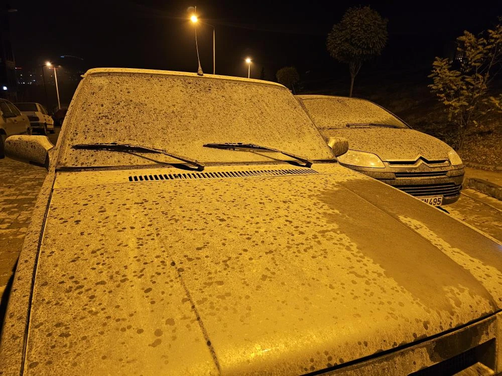Elazığ'da gökyüzünden adeta çamur yağdı: Şehri sarı bir tabaka kapladı!
