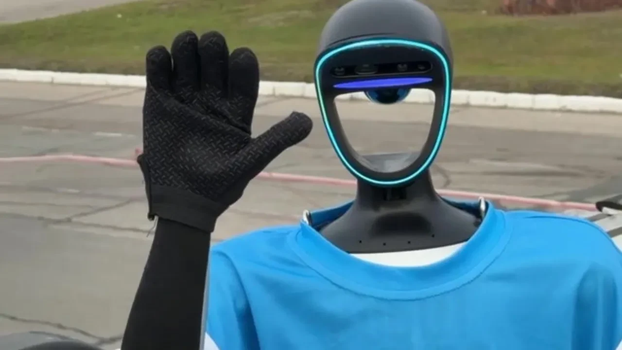 İlk robot kabin memuru göreve başladı: "Voldoya" uçuşa eşlik etti