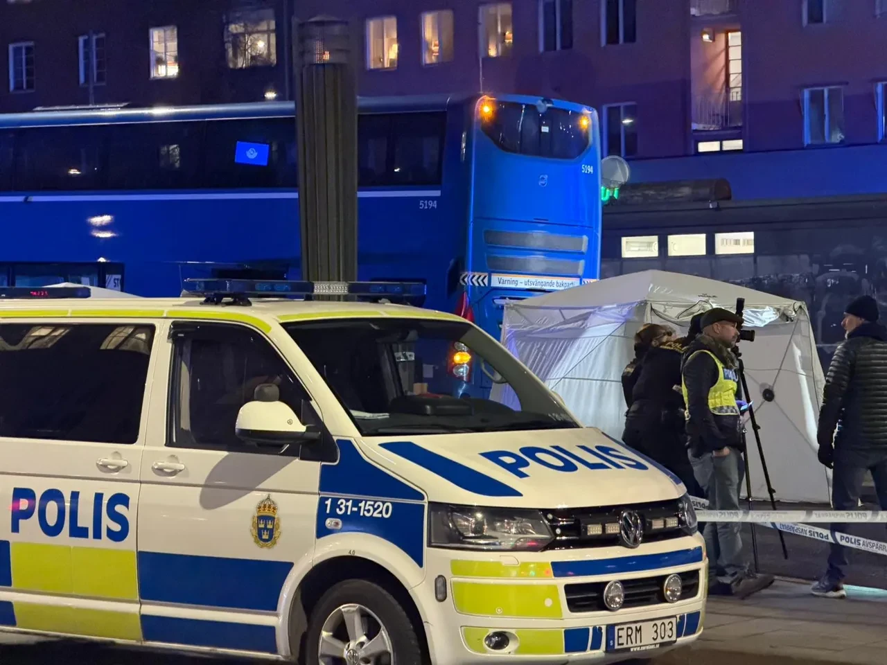 İsveç'te çift katlı otobüs durağa daldı: Ölü ve yaralılar var