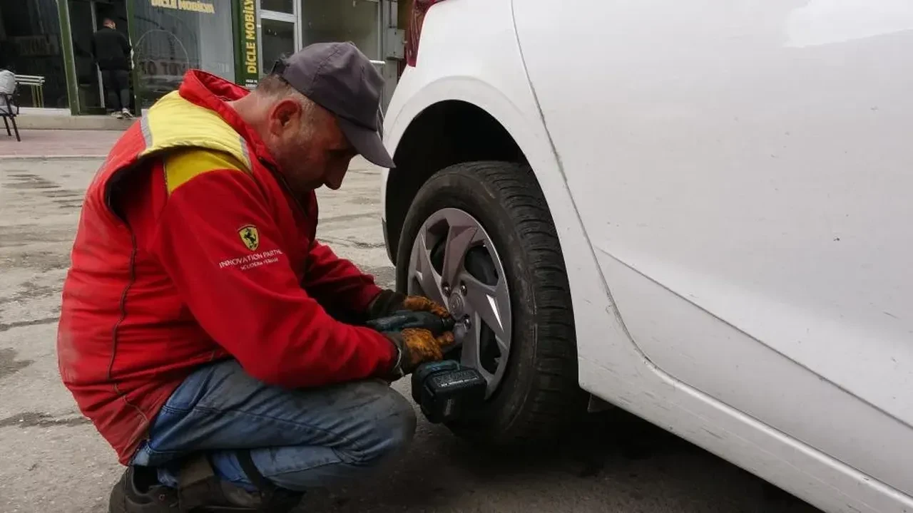 Kış lastiği uygulaması başladı: Lastikçilerde yoğunluk arttı