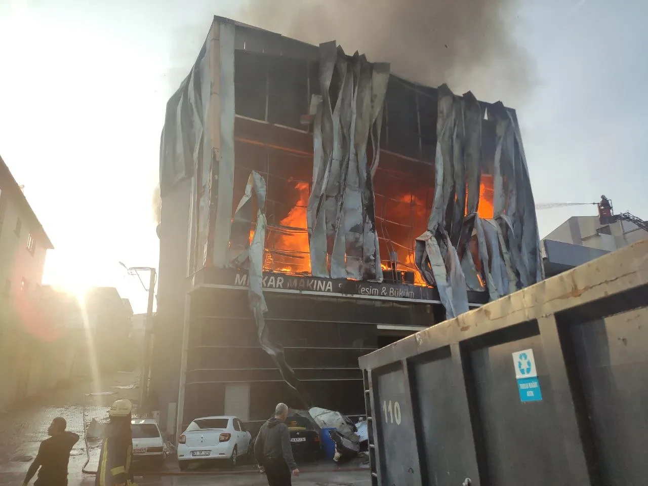 Kocaeli'deki yangın faciasında ölü sayısı 7'ye yükseldi