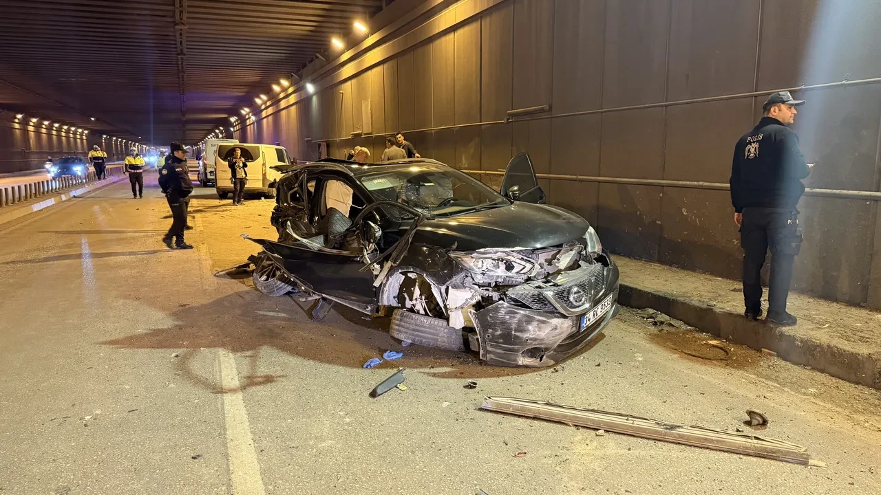 Kontrolden çıkan cip, araçla çarpıştı: 2 ölü, 1 yaralı
