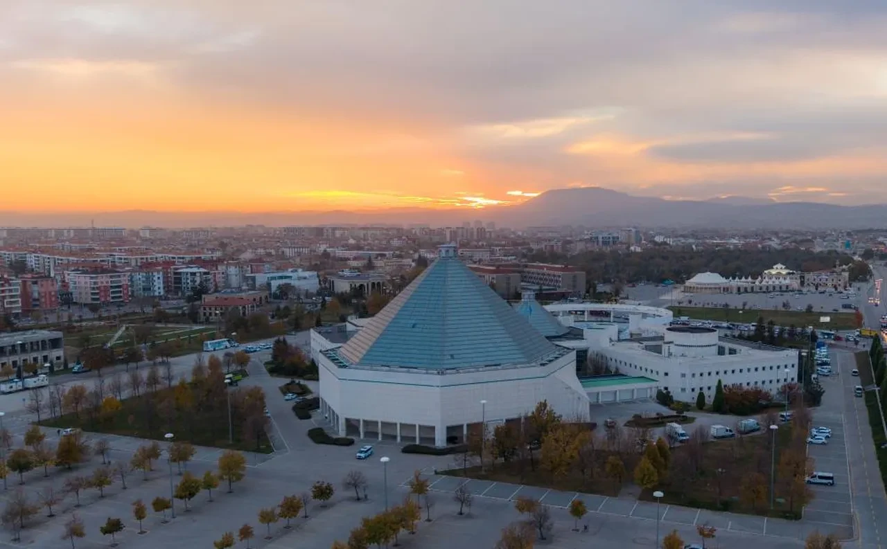 Konya'da kartpostallık gün batımı manzaraları beğeni topladı