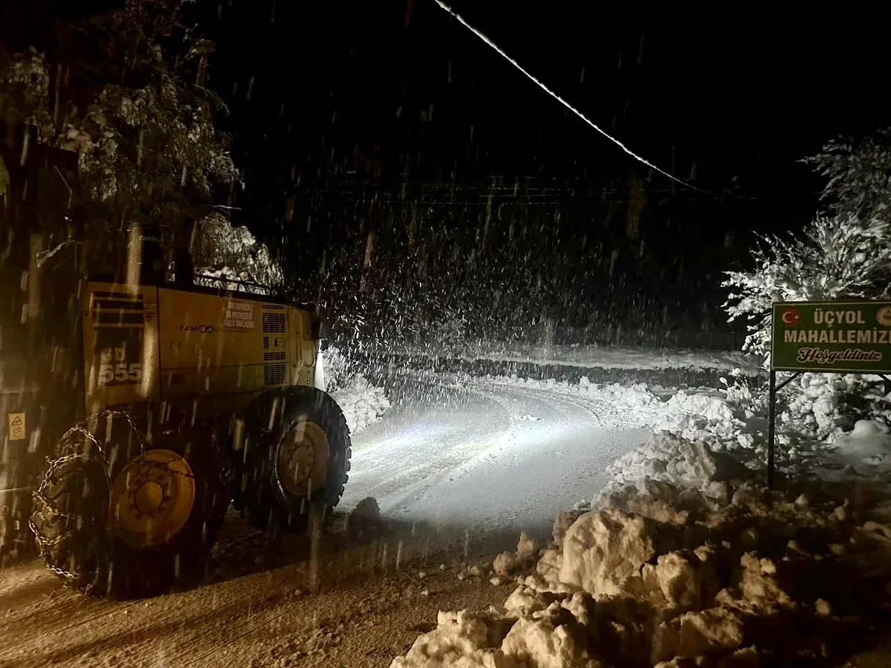 Kuvvetli kar yağışı fena başladı! Yollar kapandı, ulaşım durdu: Peş peşe açıklamalar